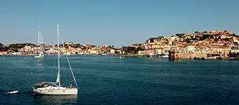 Noleggio barca a vela o catamarano nell'Arcipelago Toscano